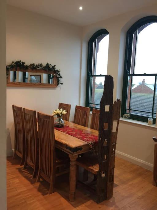 Converted Chapel Filey Floor To Ceiling Arch Window Exteriör bild